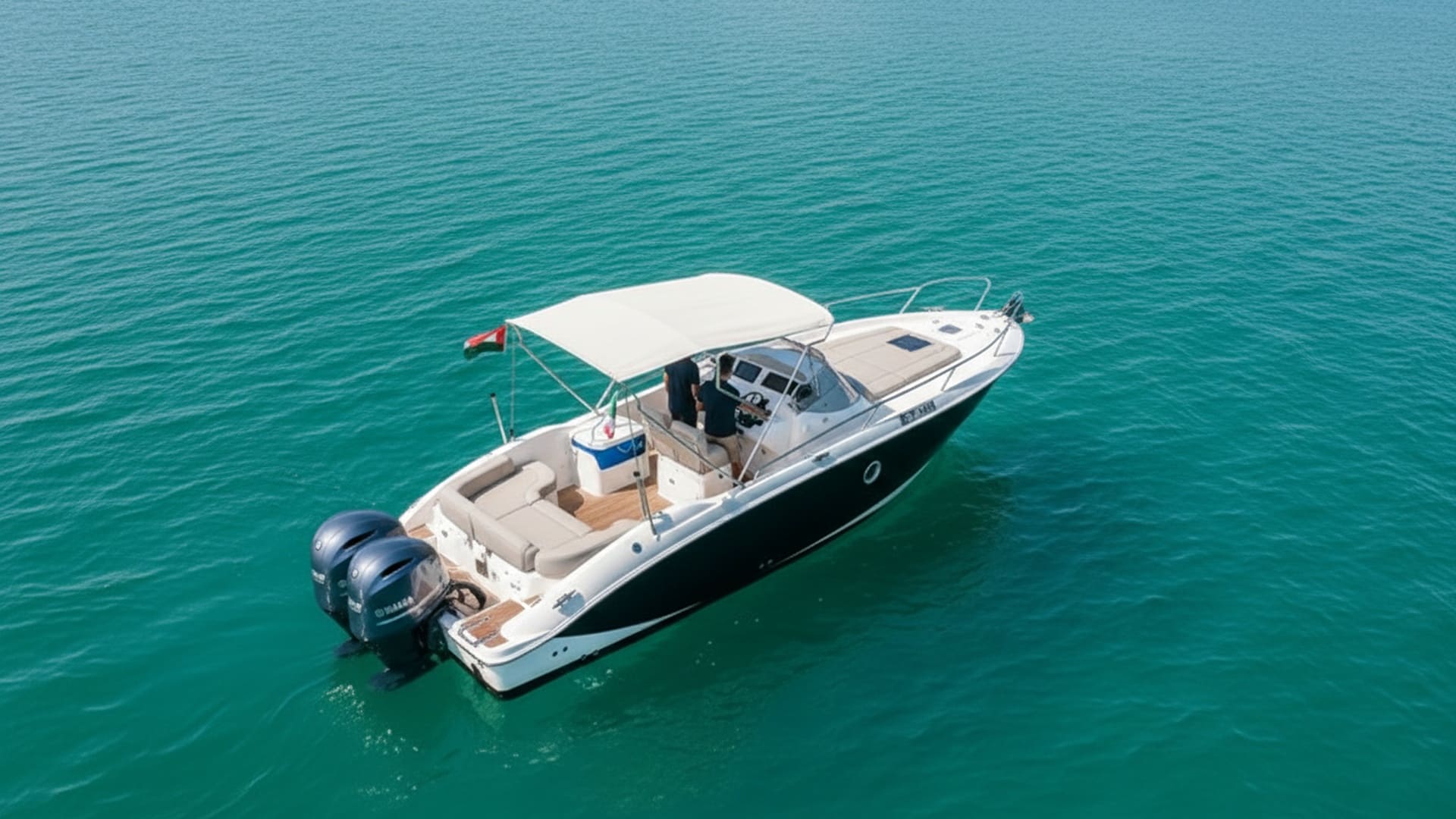 Вид с воздуха на Sapphire Knight 27 ft в Дубай Марине